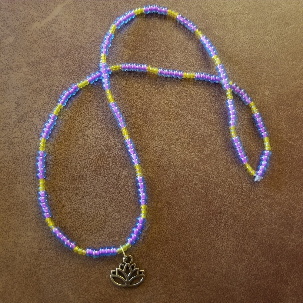 🦋 Golden Lotus Stretch Necklace